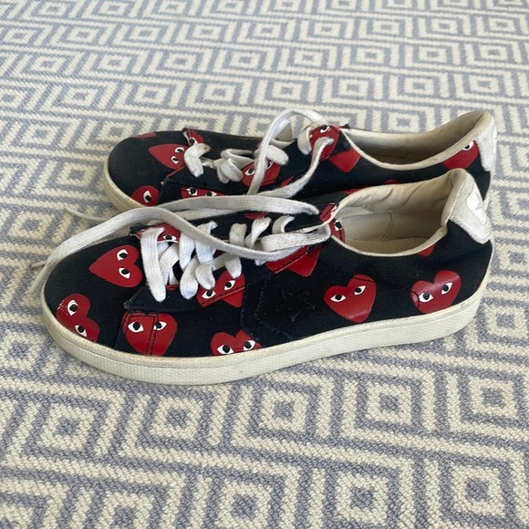 Comme des Garcons PLAY Shoes - Comme des Garçons x Converse Lowtop Sneakers